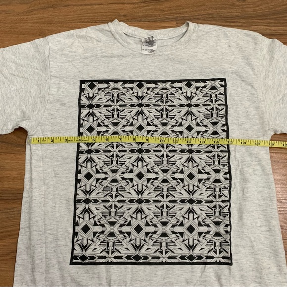 Geometric Pattern Graphic Tee Tessalated Design Adult Medium Art T-shirt - Picture 4 of 7